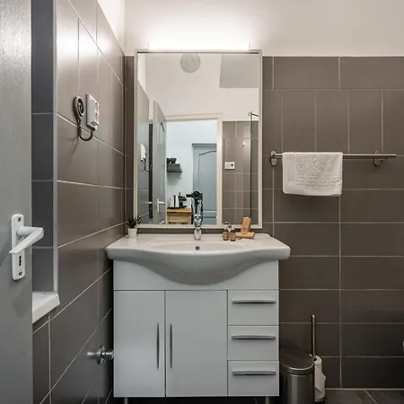 B8 - Grand Boulevard Cozy - Location By Bqa Apartament *